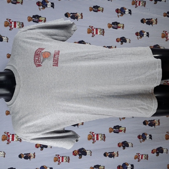 Wisconsin University Basketball back hoops spell out graphic grey red LG t-shirt - Picture 3 of 6